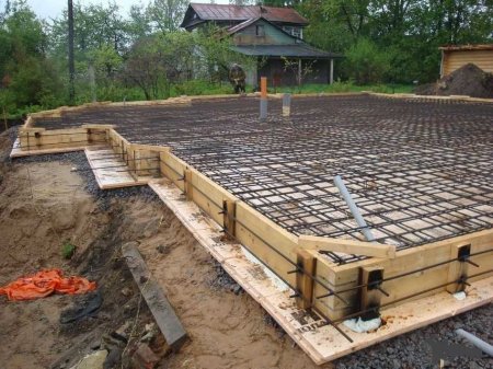 Использование плиточного фундамента в строительстве загородных домов